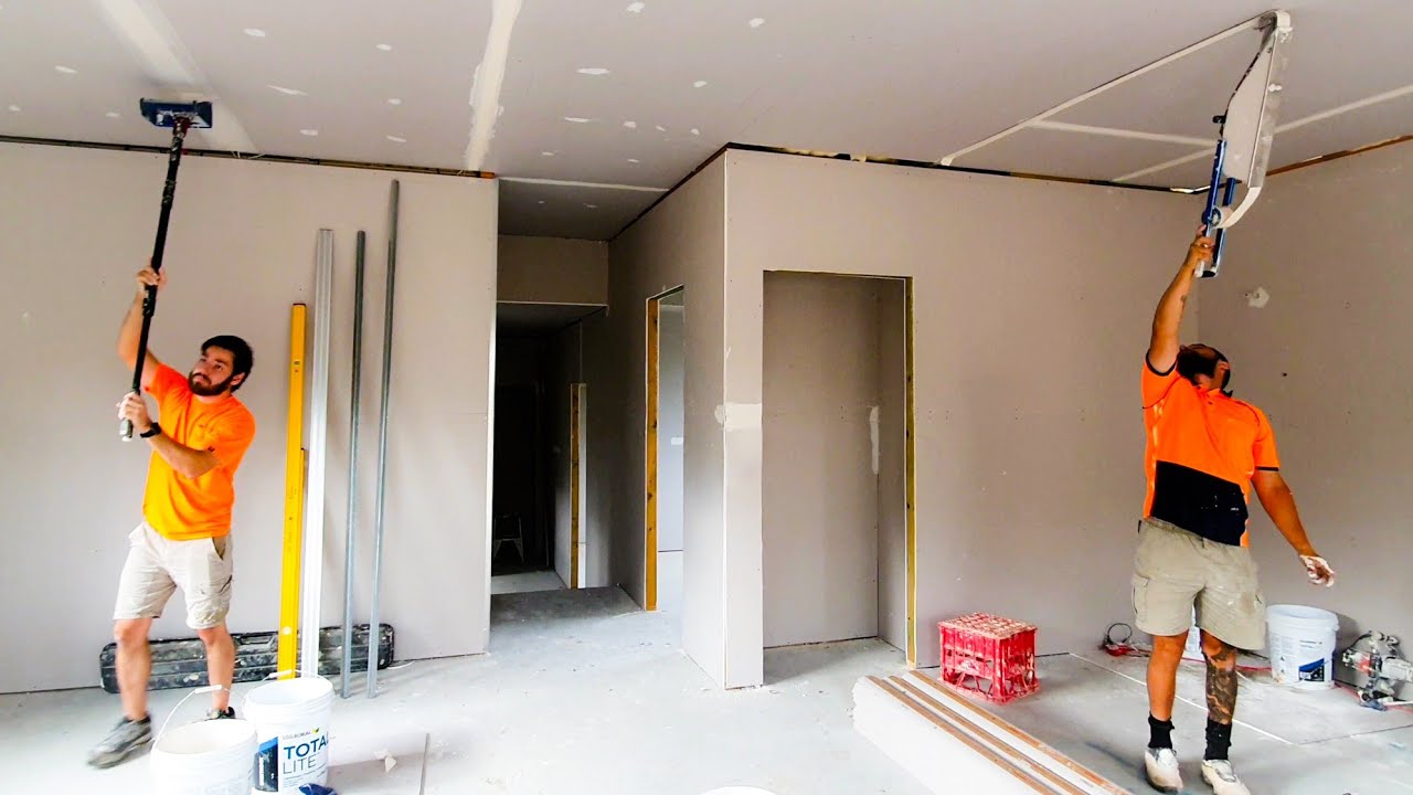 Paper Taping Drywall Ceilings with Tapepro Mud Box￼