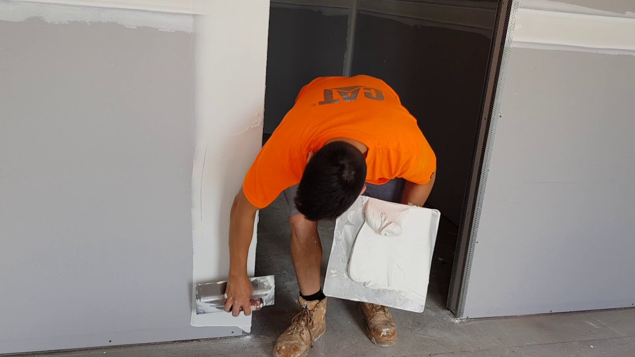 How to use a Hawk & Trowel Plastering (DRYWALL)