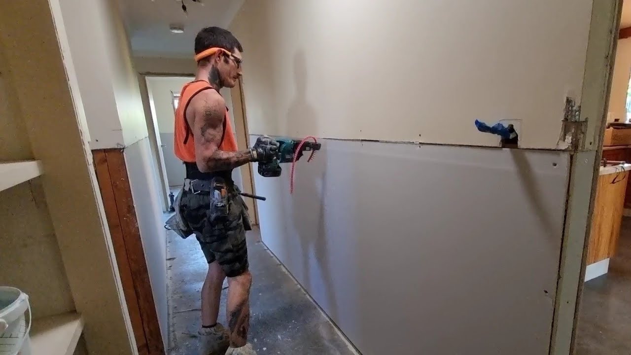 How to Fix Drywall Wall Sheets After House Floods￼