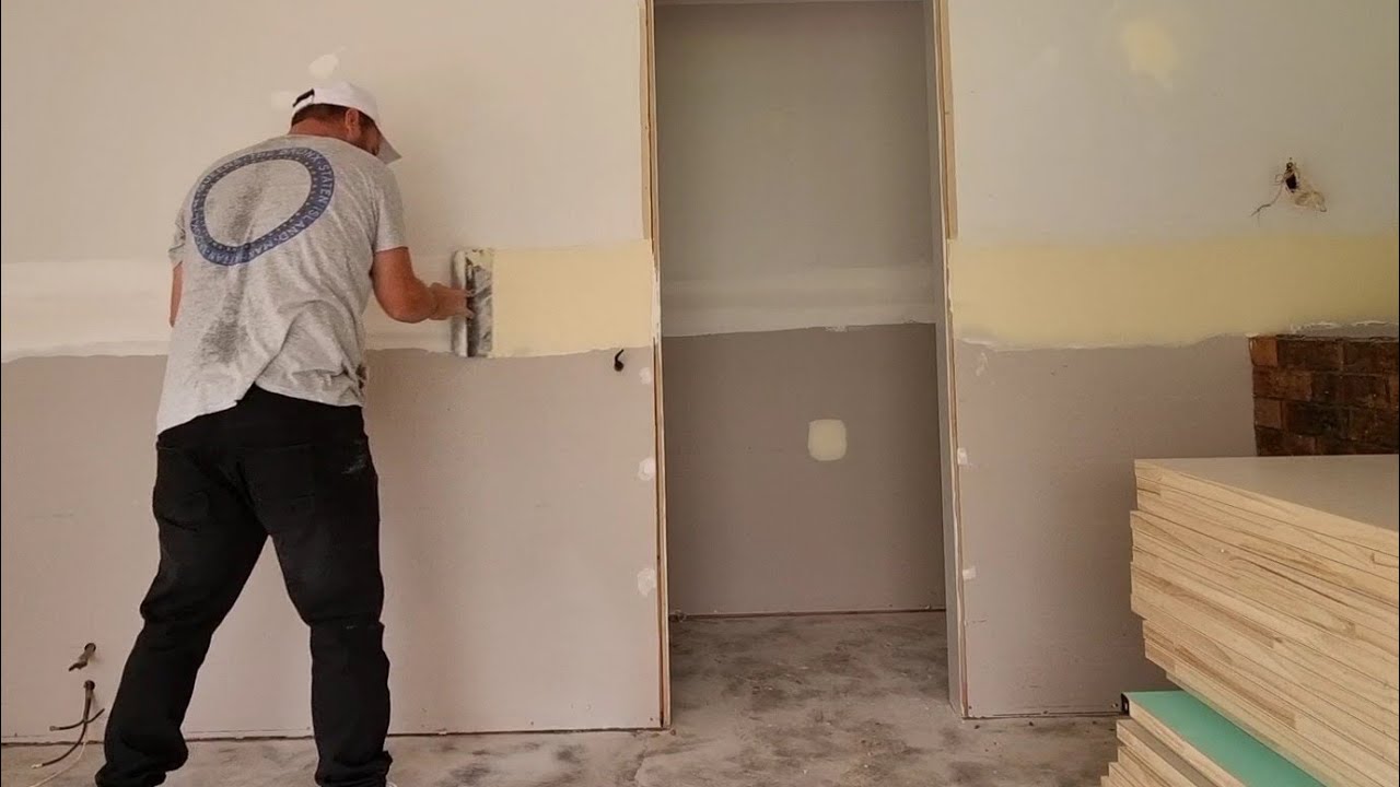 Hand Finish Drywall Flat Joints in House