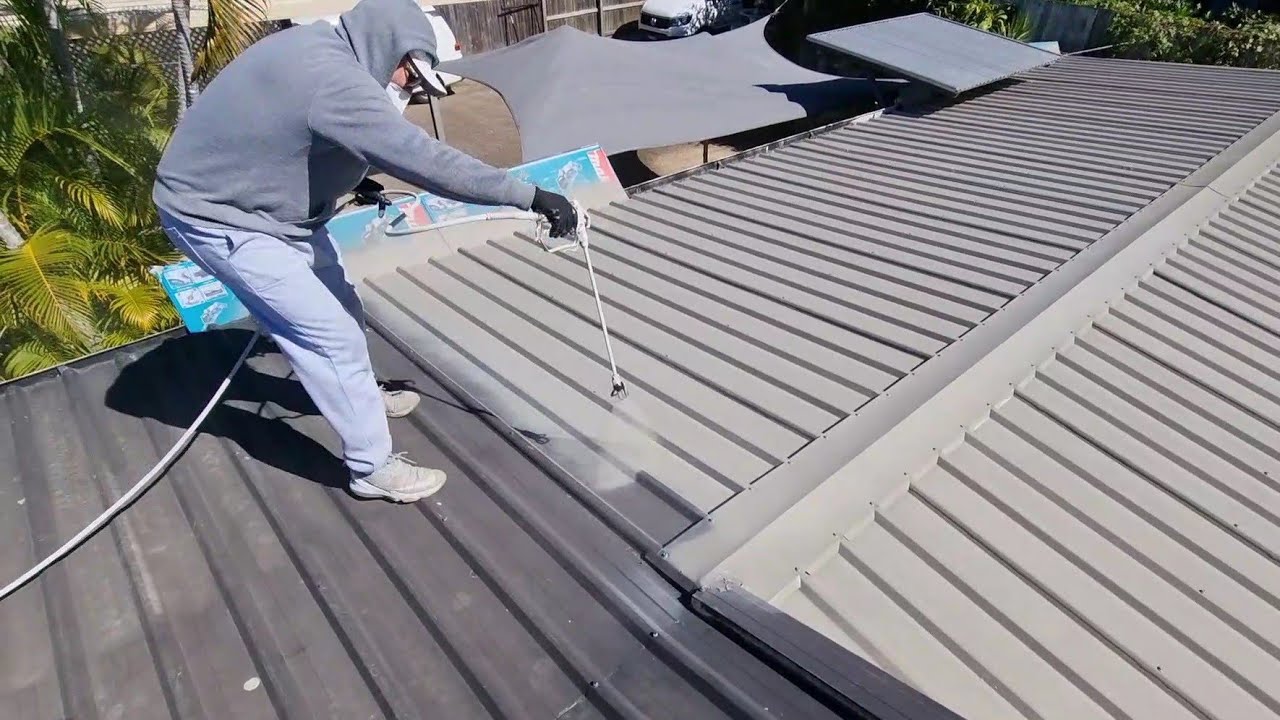 Spraying A Metal Roof with Reflective Paint to Cool the House -3°C￼